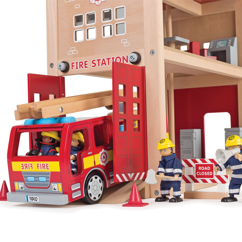 Plan toys fire station online